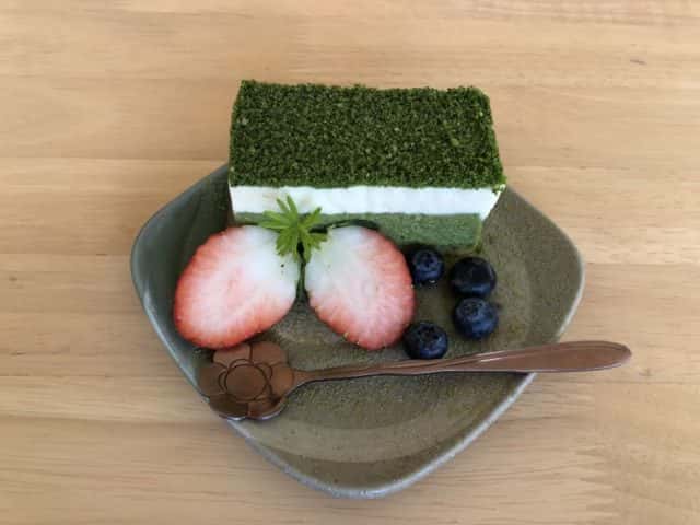 ดับเบิ้ลฟอมาจชีสเค้ก มัจฉะ "Kan Machi Cafe" คาเฟ่สไตล์ญี่ปุ่นแห่งแรกของกาญจนบุรี 