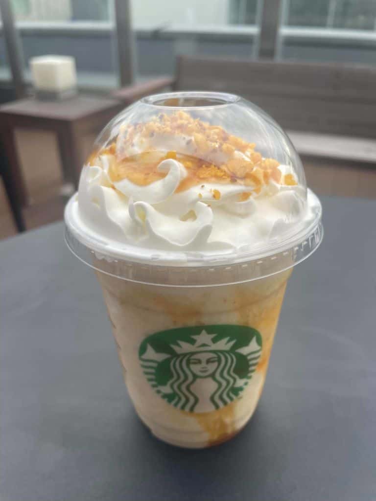 Starbucks สาขาห้าง Vioro - คาเฟ่น่านั่งชิล ย่านเทนจิน (Tenjin) ฟุกุโอกะ (Fukuoka)