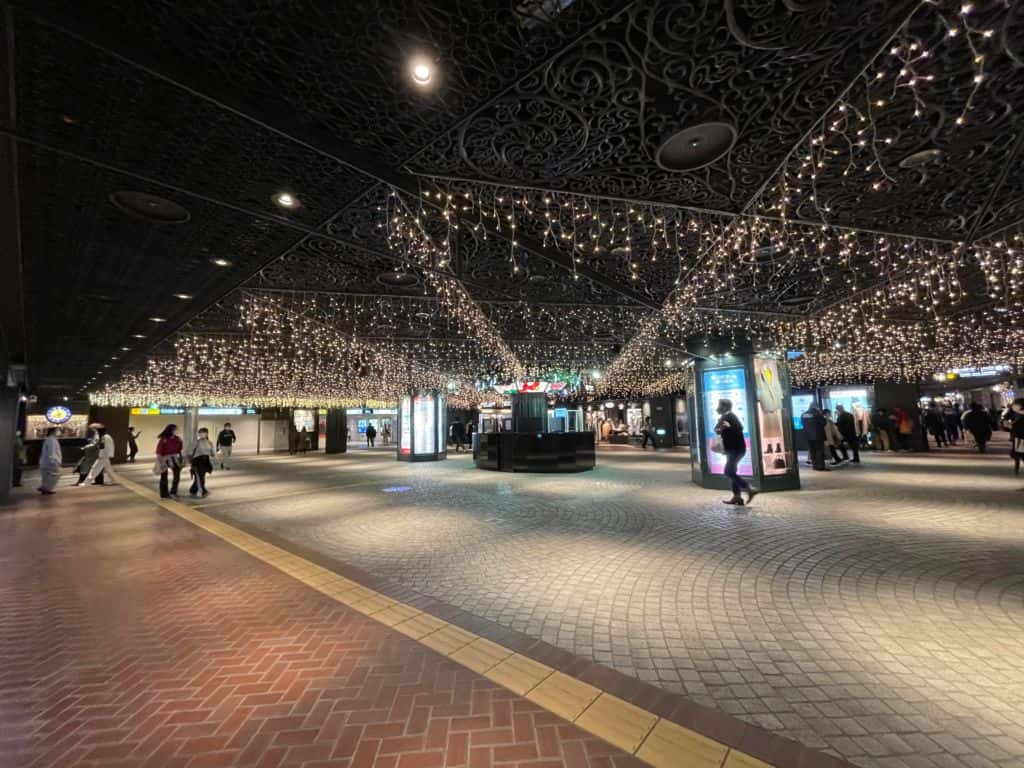 แหล่งช้อปปิ้งใต้ดินเทนจินจิคะไก (Tenjin Underground Shopping Street) ย่านเทนจิน ฟุกุโอกะ (Fukuoka)