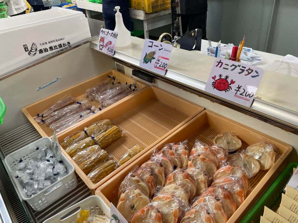 ย่างหอยออยสเตอร์ รับลมทะเลที่อิโตชิม่า ที่ร้าน Karatomari สไตล์คาคิโกยะ (Kakigoya)