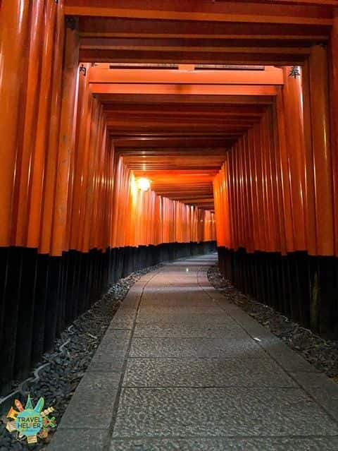 เสาสีเเดง ศาลเจ้าฟูชิมิอินาริ(Fushimi Inari Taisha) 