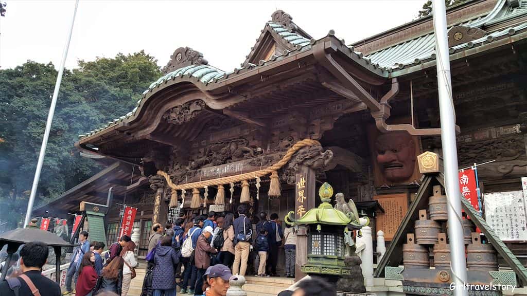 วัดทะคะโอะซังยะคุโออิน (Takaosan Yakuo-in Temple) นับเป็นแหล่งรวมจุดเสริมดวงชะตาในด้านต่างๆ มากมาย ทั้งด้านโชคลาภ สุขภาพ การเงิน ความรัก การค้าขาย