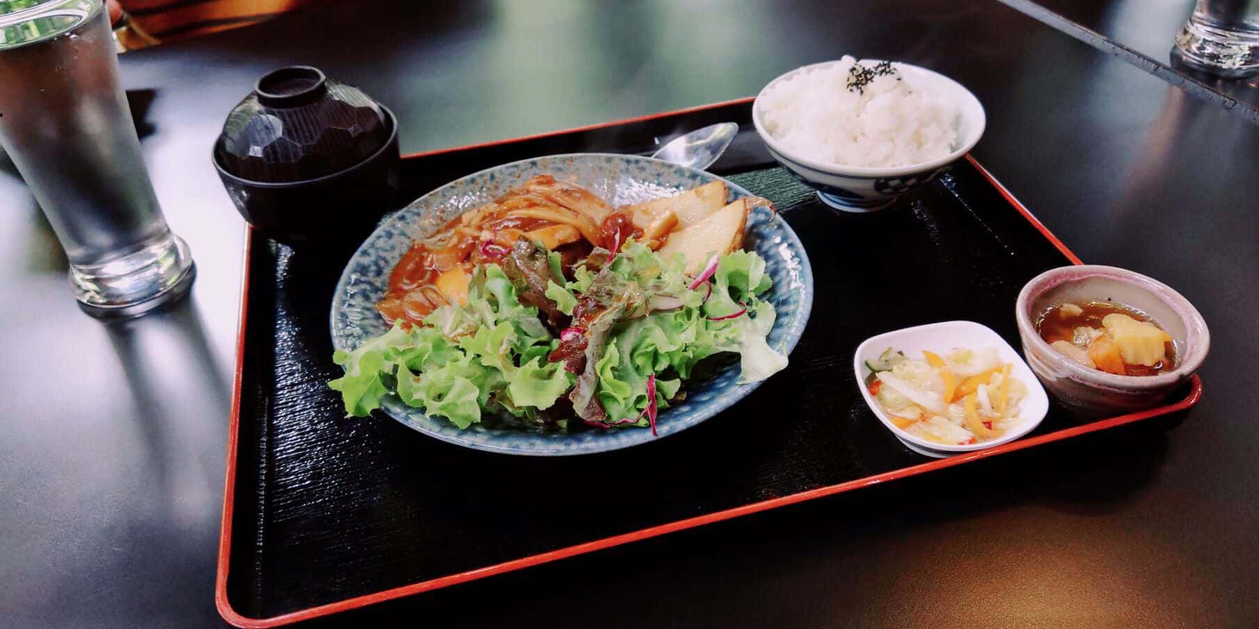 Touka restaurant ร้านอาหารญี่ปุ่นสไตล์อิซากายะ ร้านอาหารญี่ปุ่นย่านสีลม