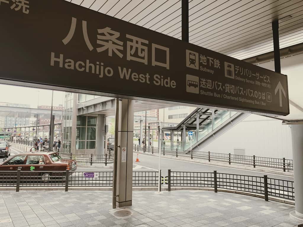 จุดขึ้น Kyoto Bus ที่ทางออก 4 hachijo west side สถานีเกียวโต