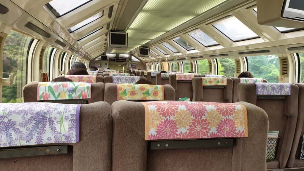 Furano Lavender Express เป็นรถไฟขบวนพิเศษของ JR
