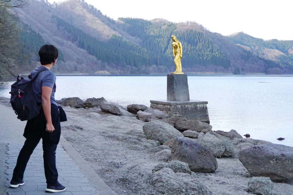 The Golden Tatsuko Statue ทะเลสาบ TAZAWAKO จังหวัดอากิตะ