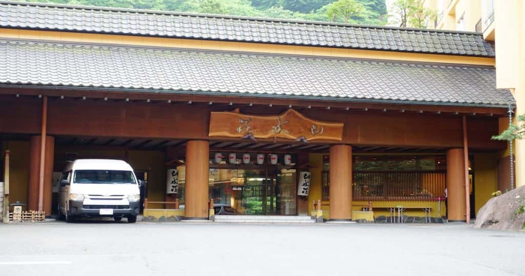 พักเรียวกัง แช่น้ำร้อน ท่ามกลางหุบเขาที่โรงแรม Tsuchiyu Onsen จังหวัดFukushima 