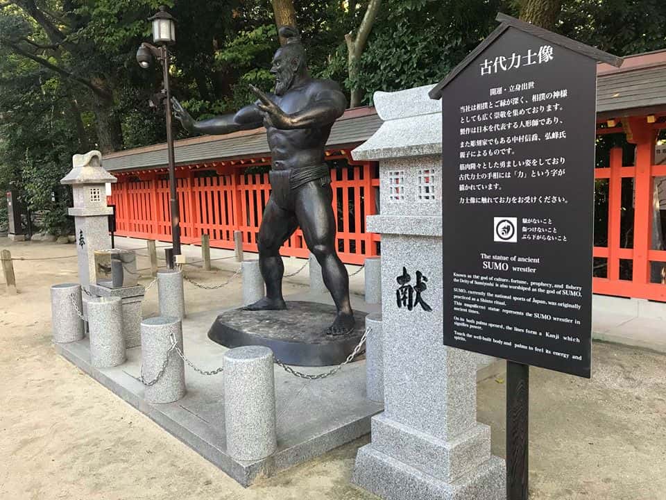รูปปั้นซูโม่ ศาลเจ้าสุมิโยชิ จังหวัดฟุกุโอกะ