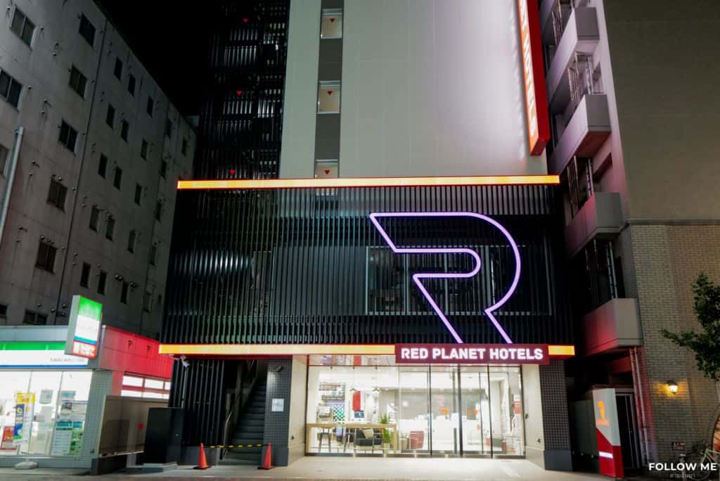 โรงแรม RED PLANET สาขา Susukino Central มีร้านสะดวกซื้ออยู่ใกล้ๆ