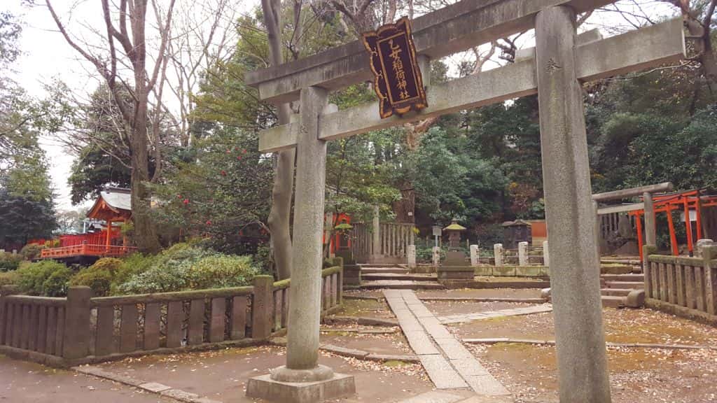 ศาลเจ้าเนซุ (Nezu Shrine) 
