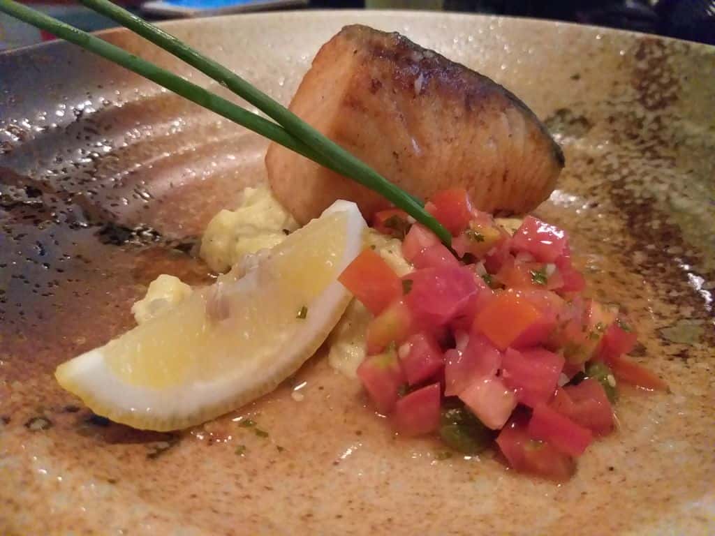 เซ็ตสเต๊กปลาแซลมอนกับปลาทูน่า Nanjya Monjya ร้านอาหารญี่ปุ่นในโรงแรม The Ascott Sathorn