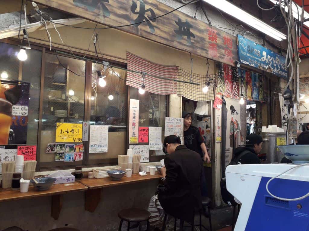 ร้านข้าวหน้าปลาดิบ Minato ya ตลาดอะเมโยโกะ (Ameyoko Market) อุเอโนะ