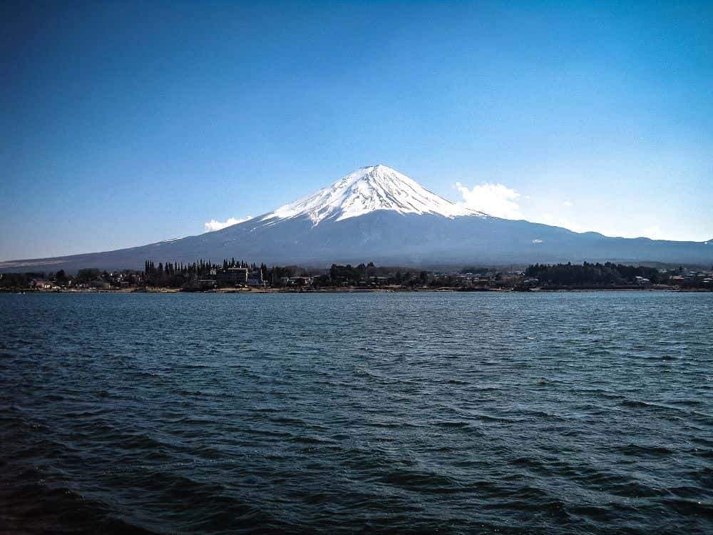 นั่งเรือชมทะเลสาบคาวากุจิโกะ และชมวิวภูเขาไฟฟูจิ