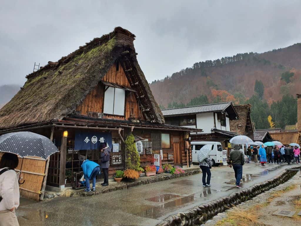 วิวหมู่บ้านชิราคาวาโกะ (Shirakawa-go) ที่ Gifu