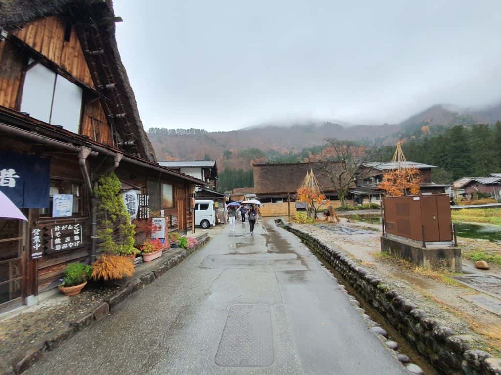 วิวหมู่บ้านชิราคาวาโกะ (Shirakawa-go) ที่ Gifu